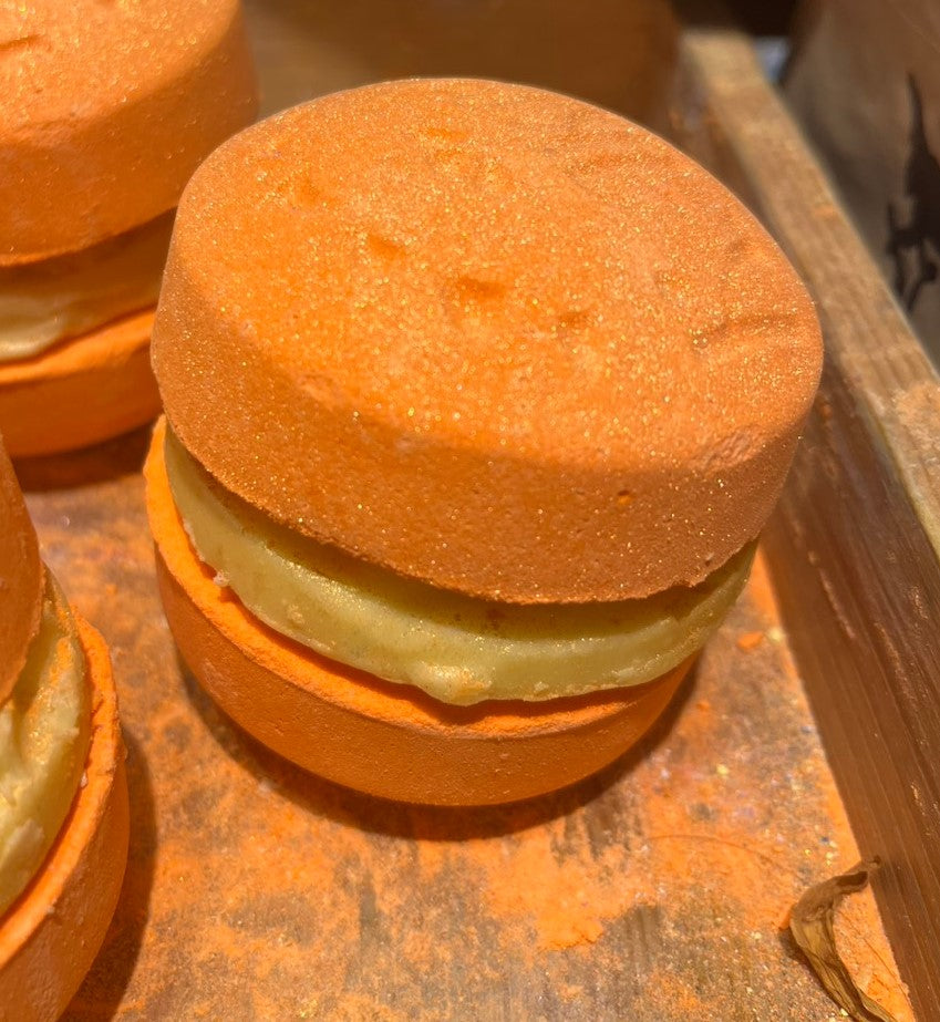 最新款 LUSH 冥想 Karma 馬卡龍泡泡浴球