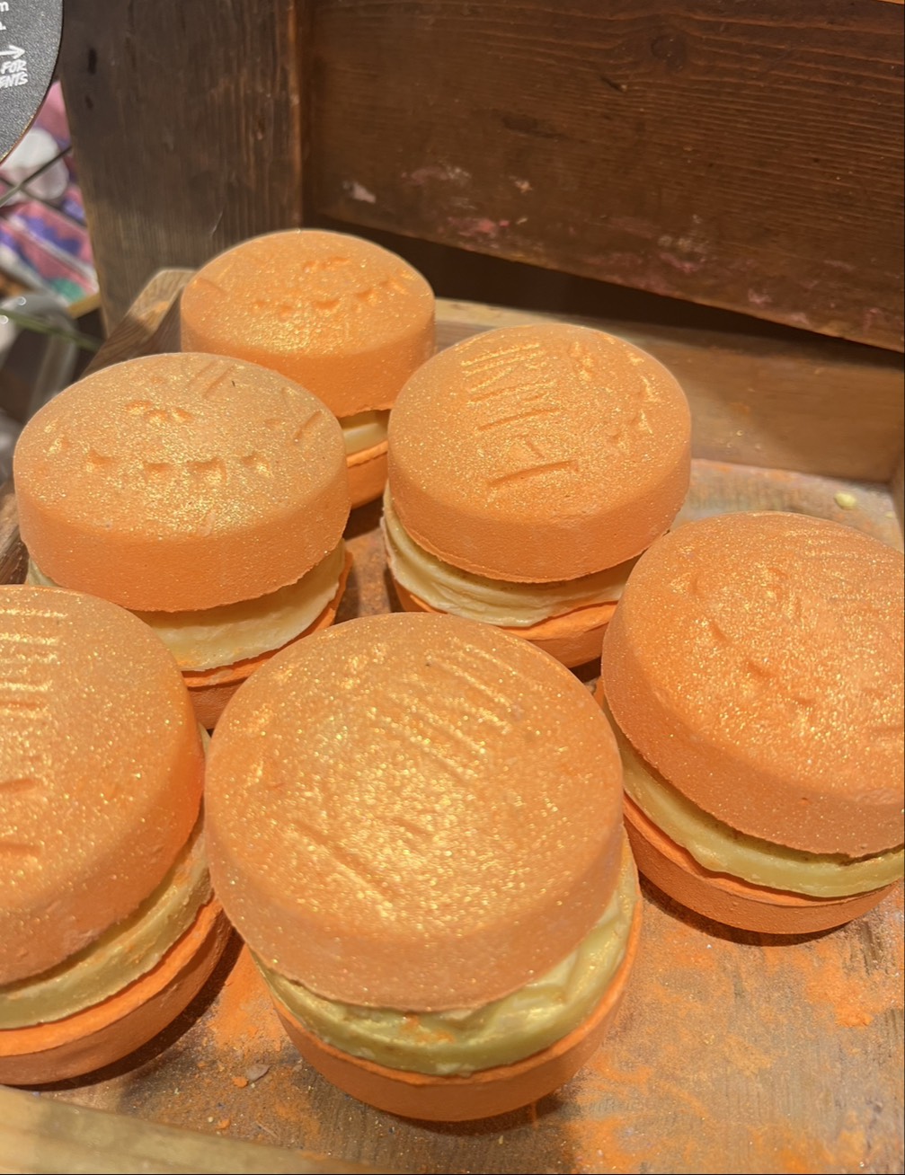 最新款 LUSH 冥想 Karma 馬卡龍泡泡浴球